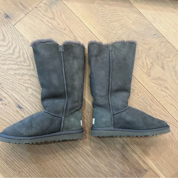 Grey UGGs  (worn once) - Picture 3 of 7